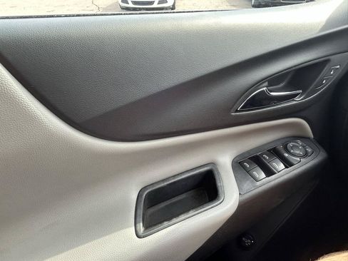 Used 2018 Chevrolet Equinox LT FWD image 27