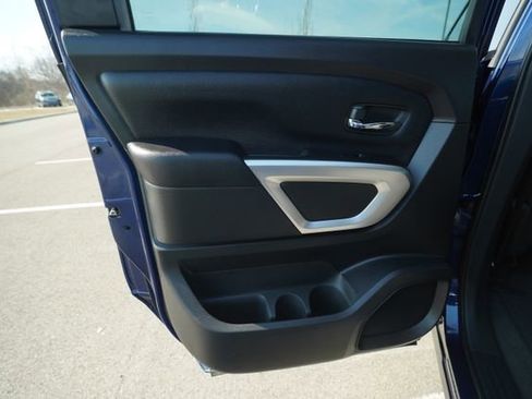 Used 2021 Nissan Titan SV w/ SV Convenience Package image 15