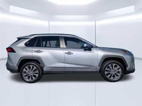 Used 2021 Toyota RAV4 XLE Premium image 2