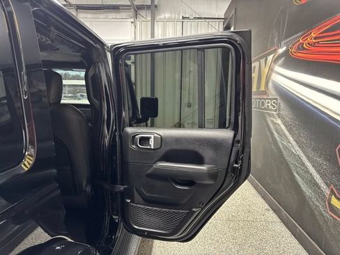 Used 2022 Jeep Wrangler Unlimited Sahara AWD/4WD image 24