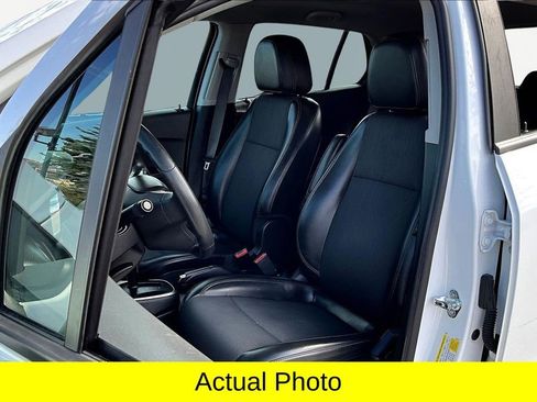 Used 2021 Chevrolet Trax LT image 26