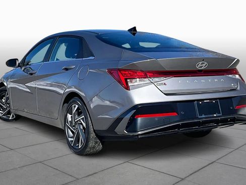 Used 2024 Hyundai Elantra Limited image 12