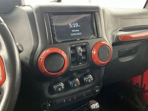 Used 2015 Jeep Wrangler Unlimited Sahara w/ Connectivity Group image 7