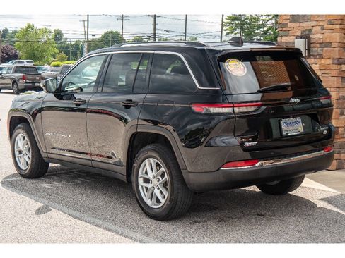 Used 2023 Jeep Grand Cherokee Laredo AWD/4WD image 5