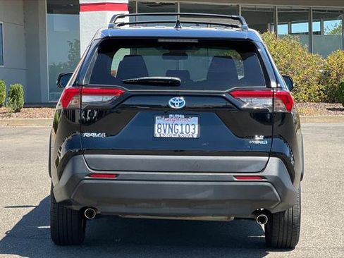 Certified 2021 Toyota RAV4 LE AWD/4WD image 8