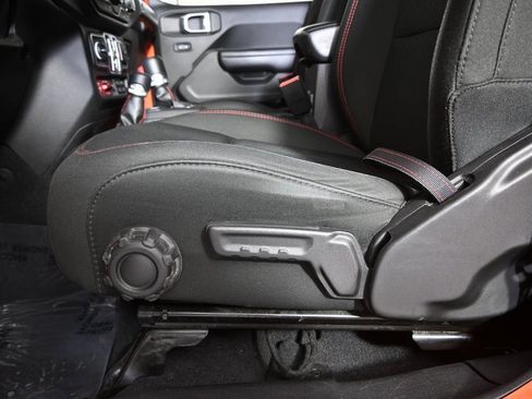 Used 2018 Jeep Wrangler Unlimited Rubicon w/ Dual Top Group image 22