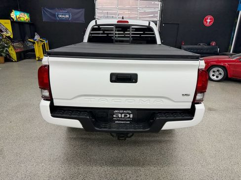 Used 2018 Toyota Tacoma TRD Sport AWD/4WD image 4
