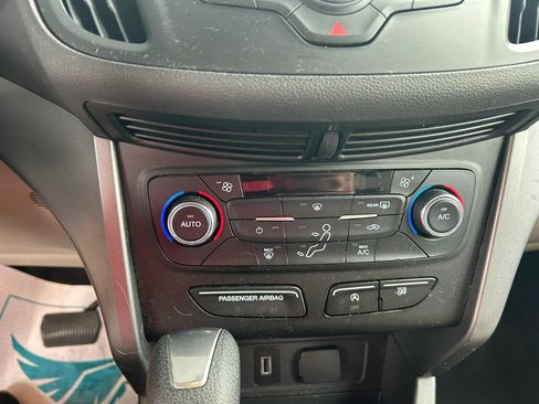 Used 2017 Ford Escape SE AWD/4WD image 16