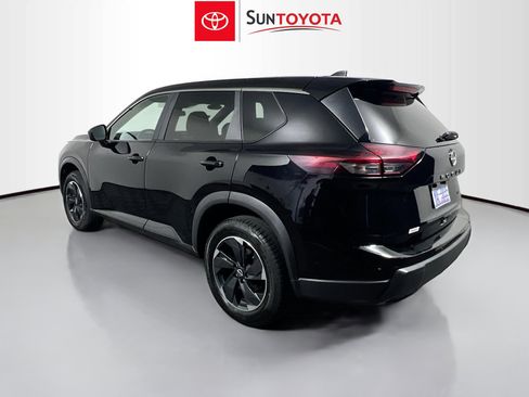 Used 2024 Nissan Rogue SV FWD image 6