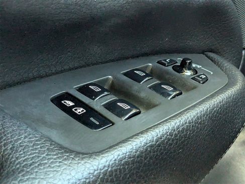 Used 2018 Volvo XC90 T6 Momentum w/ Convenience Package image 29