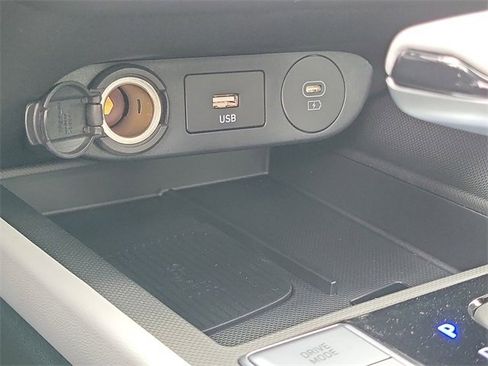 New 2025 Hyundai Elantra Limited image 13