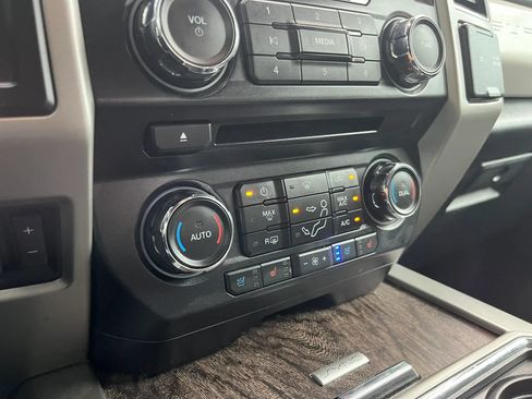 Used 2018 Ford F250 Lariat w/ Lariat Value Package AWD/4WD image 23