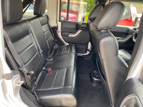 Used 2012 Jeep Wrangler Unlimited Sahara w/ Dual Top Group AWD/4WD image 20