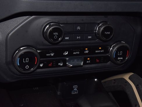 Certified 2025 Ford Bronco Badlands image 31