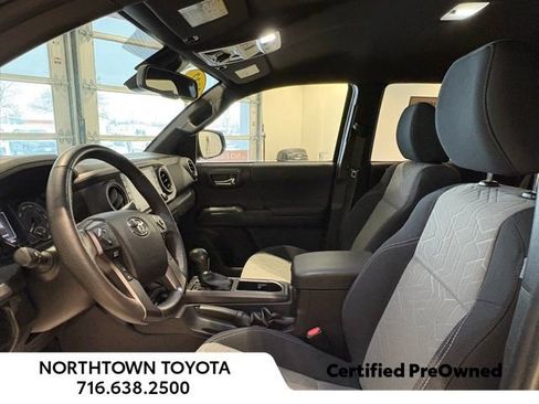 Used 2022 Toyota Tacoma TRD Off-Road image 6
