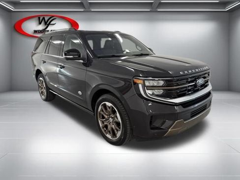 Used 2025 Ford Expedition King Ranch image 3