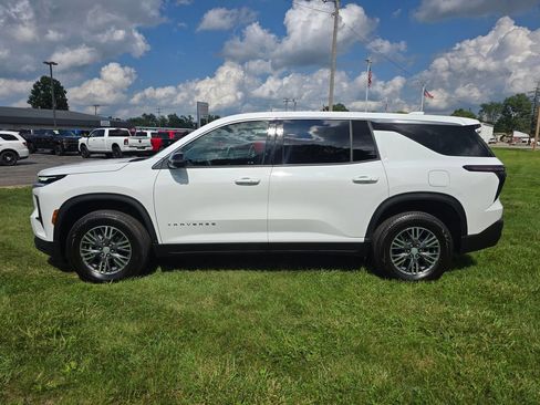 Used 2024 Chevrolet Traverse LS FWD image 4
