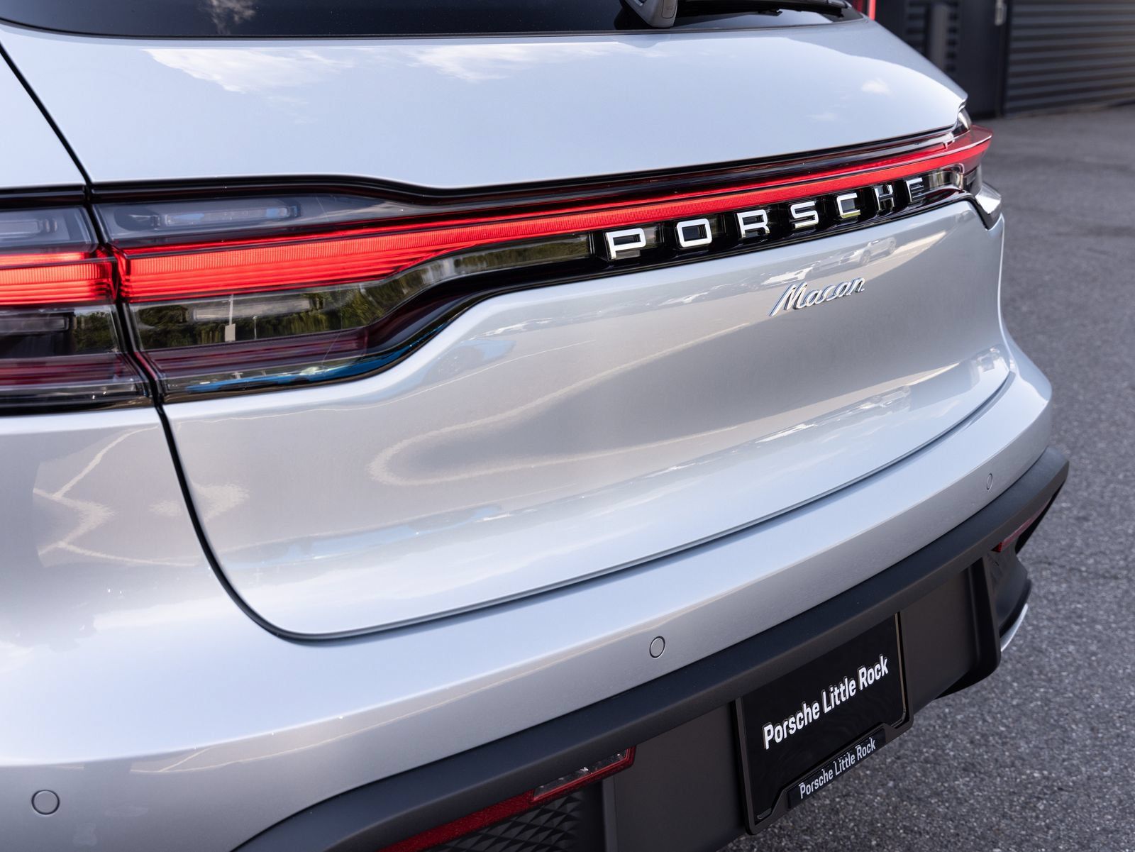 Certified 2026 Porsche Macan AWD/4WD image 12