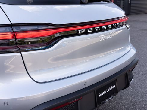 Certified 2026 Porsche Macan AWD/4WD image 12
