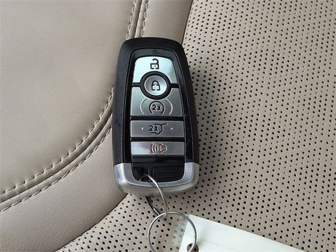 Certified 2021 Ford Explorer Platinum w/ Equipment Group 601A image 30