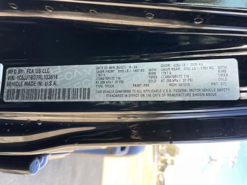 Used 2024 Jeep Gladiator Rubicon image 11