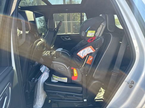 Used 2023 GMC Yukon SLT w/ SLT Premium Package image 12