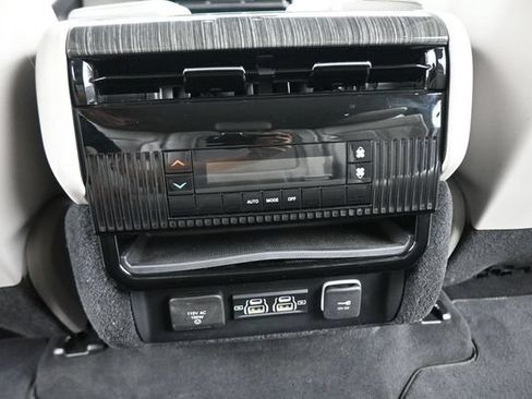Used 2022 Jeep Wagoneer Series II AWD/4WD image 27