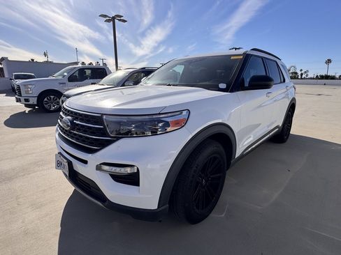 Used 2020 Ford Explorer XLT w/ Equipment Group 202A image 3