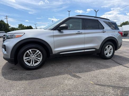 Used 2020 Ford Explorer XLT w/ Comfort Package AWD/4WD image 4