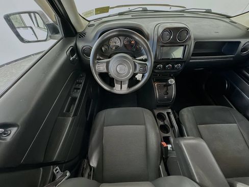 Used 2014 Jeep Patriot Sport w/ Power Value Group AWD/4WD image 9