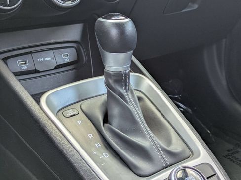 Used 2025 Hyundai Venue SEL FWD image 22