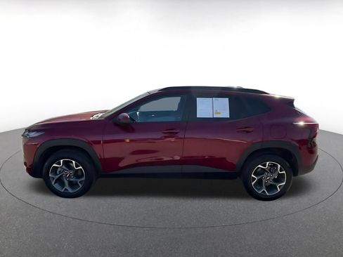 Used 2025 Chevrolet Trax LT FWD image 7
