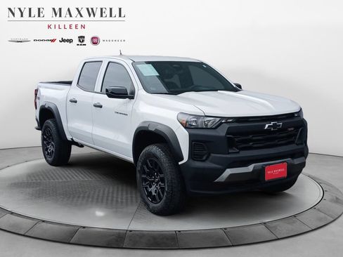 Used 2024 Chevrolet Colorado Trail Boss w/ Advanced Trailering Package AWD/4WD image 2