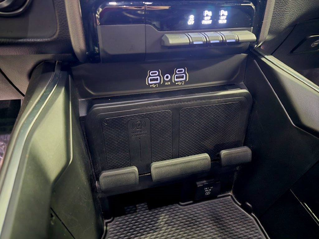 Used 2025 RAM 1500 Big Horn AWD/4WD image 29