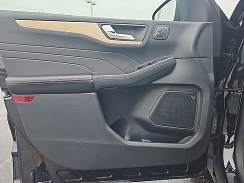 Used 2022 Ford Escape Titanium w/ Titanium Elite Package image 10