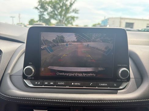 Used 2025 Nissan Rogue SV w/ SV Premium Package FWD image 40