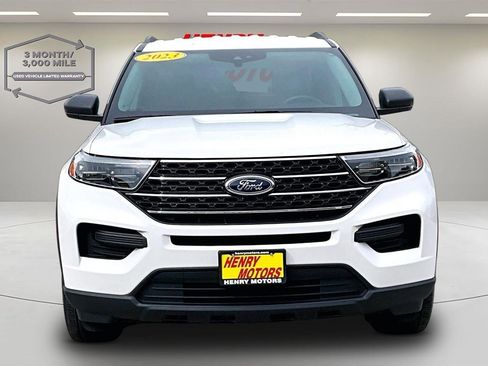 Used 2023 Ford Explorer XLT AWD/4WD image 2