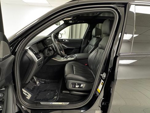 Used 2021 BMW X5 M50i image 9