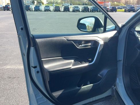 Used 2022 Toyota RAV4 XLE Premium w/ Carpet Mat Package (TMS) image 15