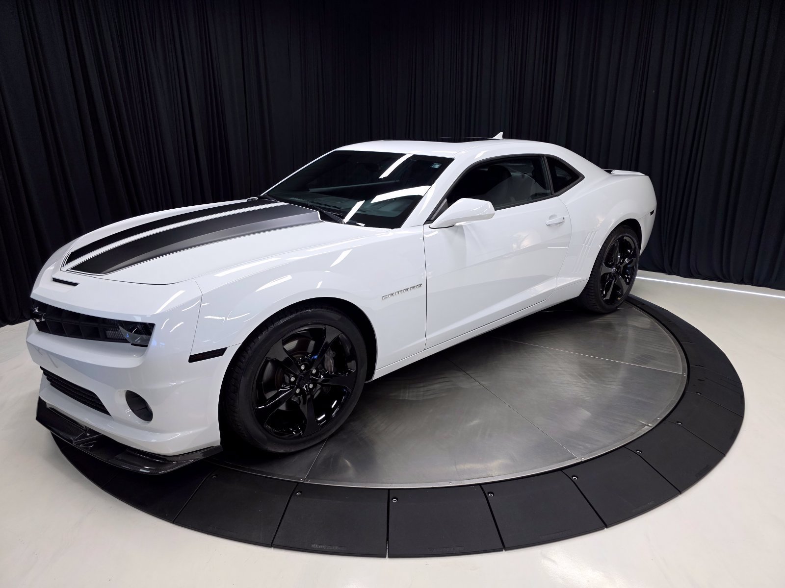 Used 2013 Chevrolet Camaro SS w/ RS Package RWD image 8