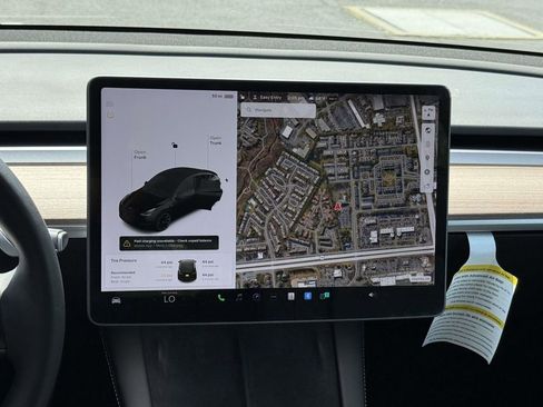 Used 2022 Tesla Model Y Long Range image 10