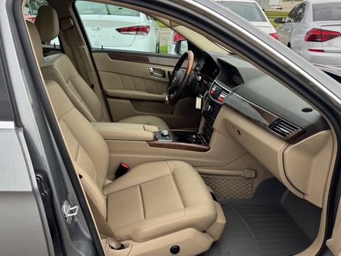 Used 2010 Mercedes-Benz E 350 4MATIC Sedan image 28