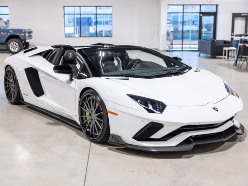 Used 2019 Lamborghini Aventador S image 10