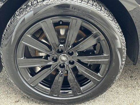 Certified 2025 Land Rover Range Rover SE image 12