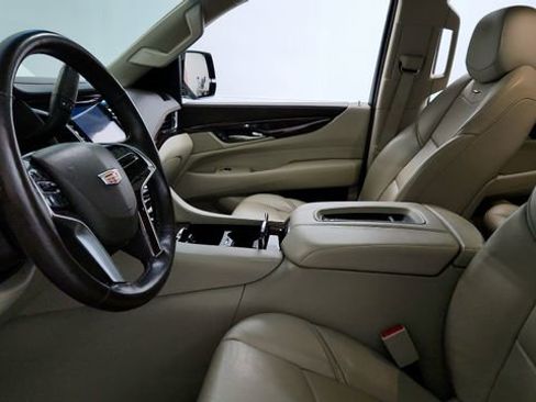Used 2015 Cadillac Escalade Luxury image 12