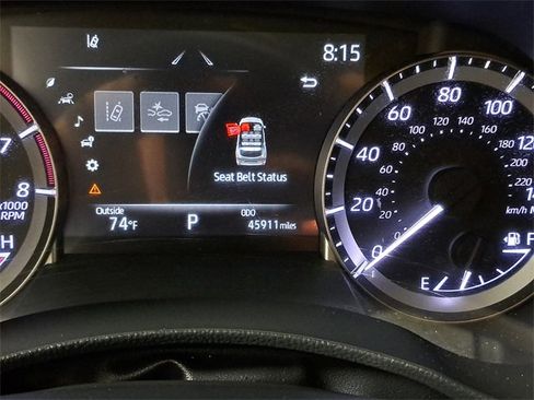 Used 2023 Toyota Highlander XLE image 2