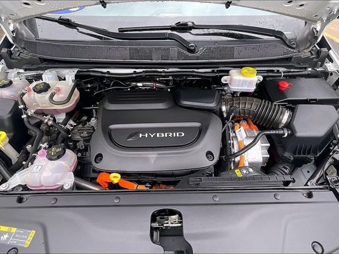 Used 2023 Chrysler Pacifica Pinnacle FWD image 10
