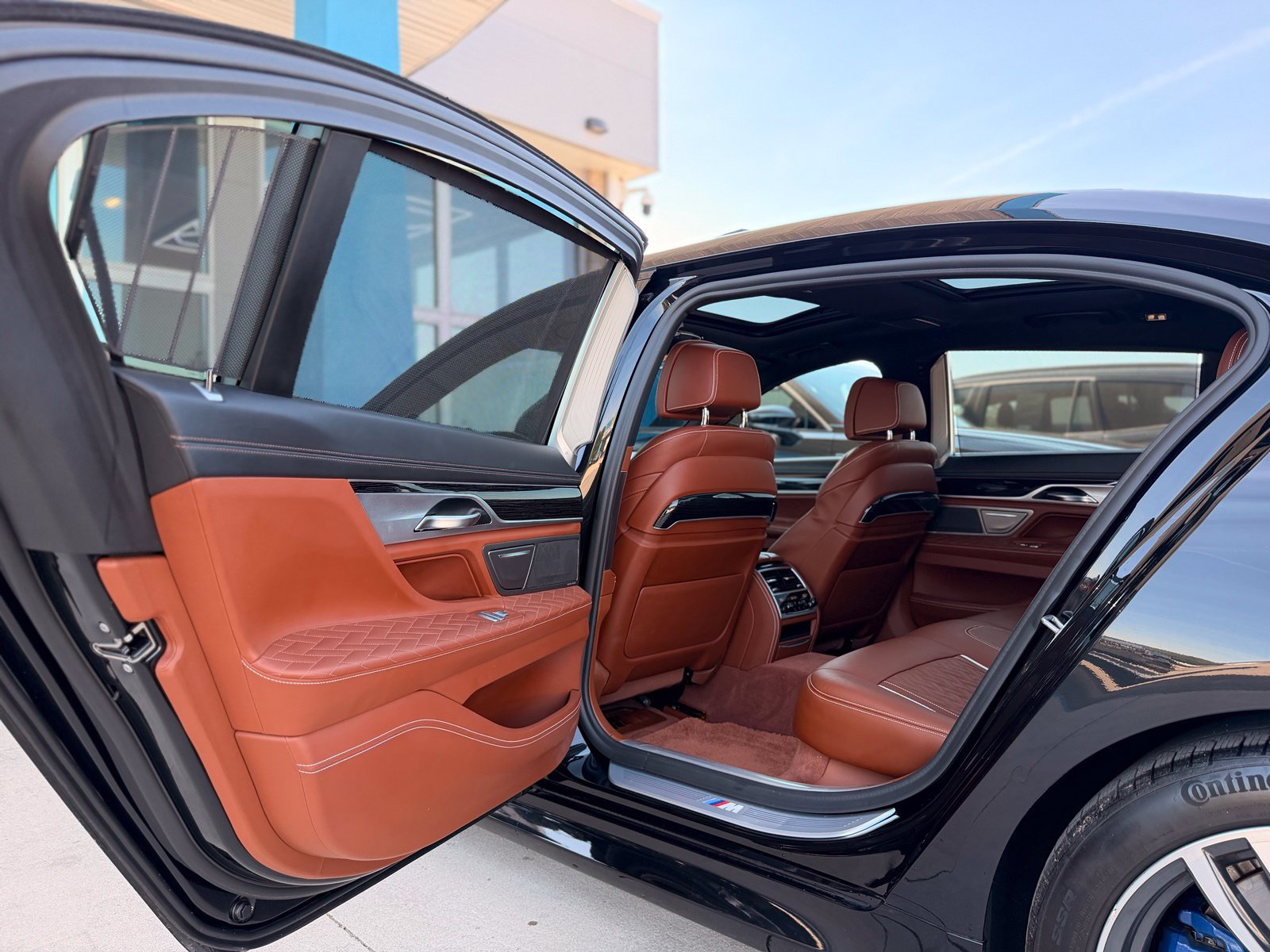 Used 2020 BMW 750i xDrive w/ Executive Package AWD/4WD image 28