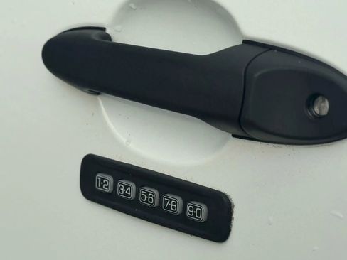 Used 2011 Ford Escape 2WD Hybrid image 12