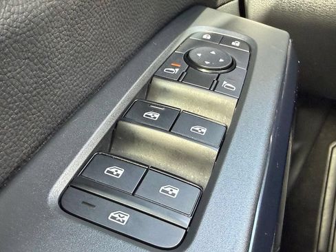 Used 2025 Nissan Pathfinder SV FWD image 18